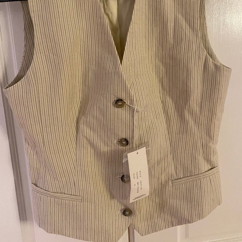 Kors Michael Kors NWT pinstripe four-button vest size 6